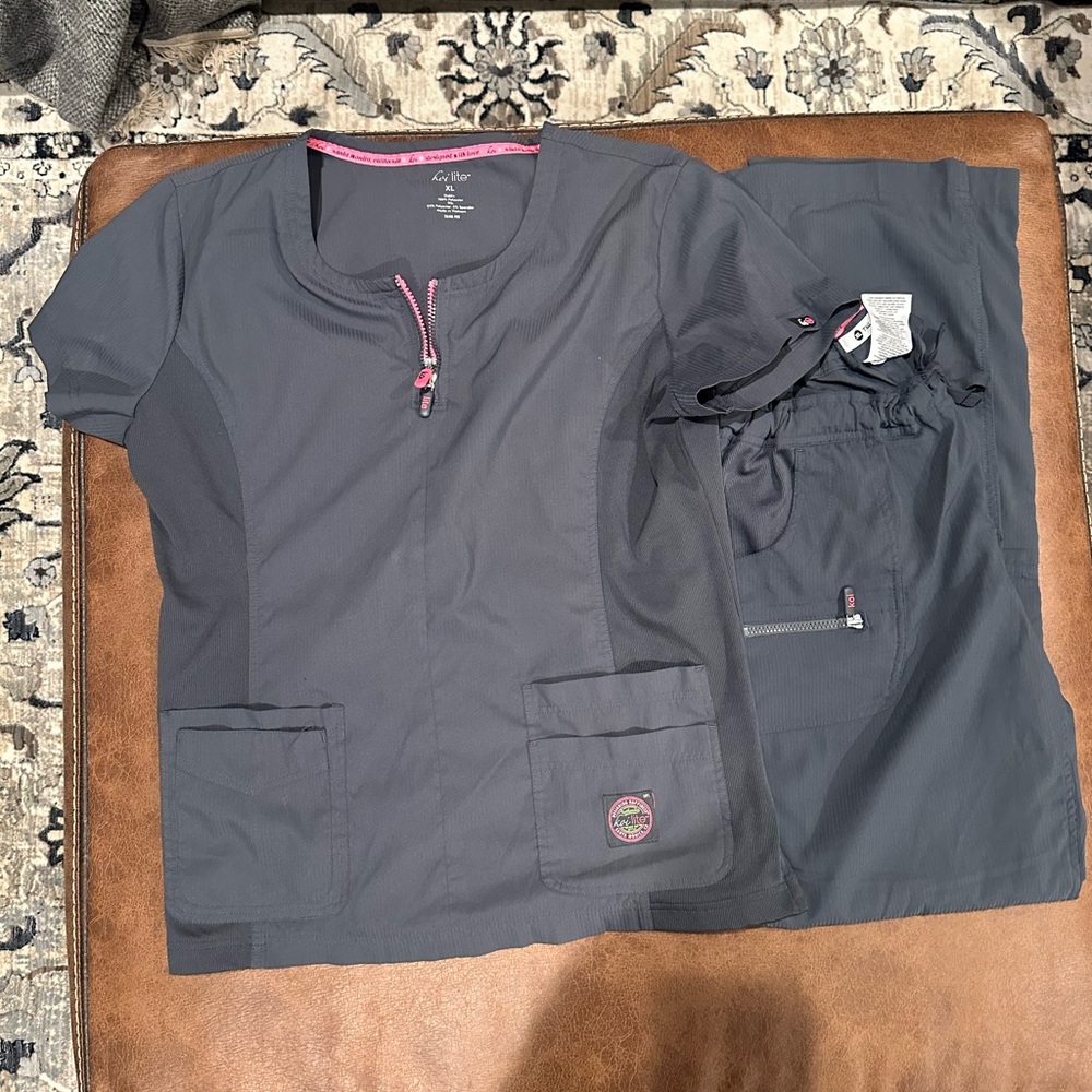 XL Tall Grey Women’s Koi Lite Scrub Set